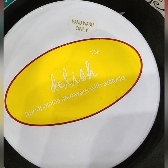 🍷 Handpainted Delish 15oz wine glass w/ carrier - Picture 8 of 8